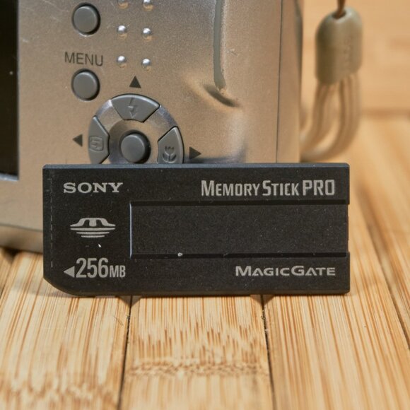 Sony Cyber-shot DSC-S60 4.1MP Digital Camera, 3X Optical Zoom, Made in Japan - Picture 14 of 14